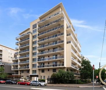 First Floor Apartment with A&sol;C Located in CBD - Photo 5