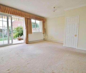 Copperfield, Chigwell, IG7 - Photo 1