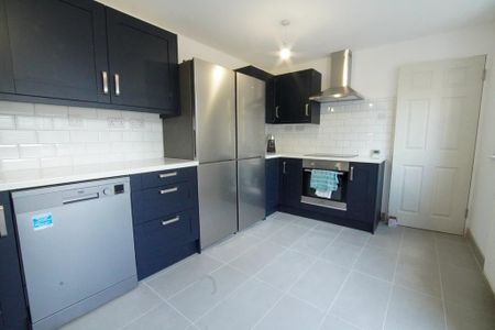 6 bedroom terraced house to rent - Photo 2