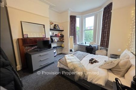 8 Bedroom House Brudenell Road - Photo 3