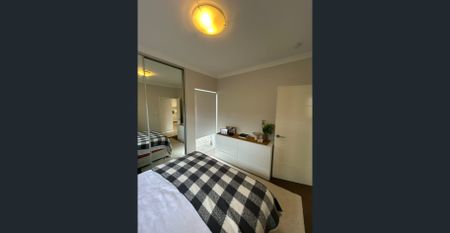 UNFURNISHED - Modern & Spacious 2x1 Apartment in Secure Complex - Photo 3