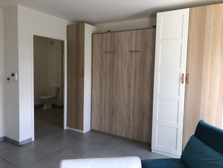 Location Appartement 1 pièce 24m² FONTAINEBLEAU 77300 - Photo 3