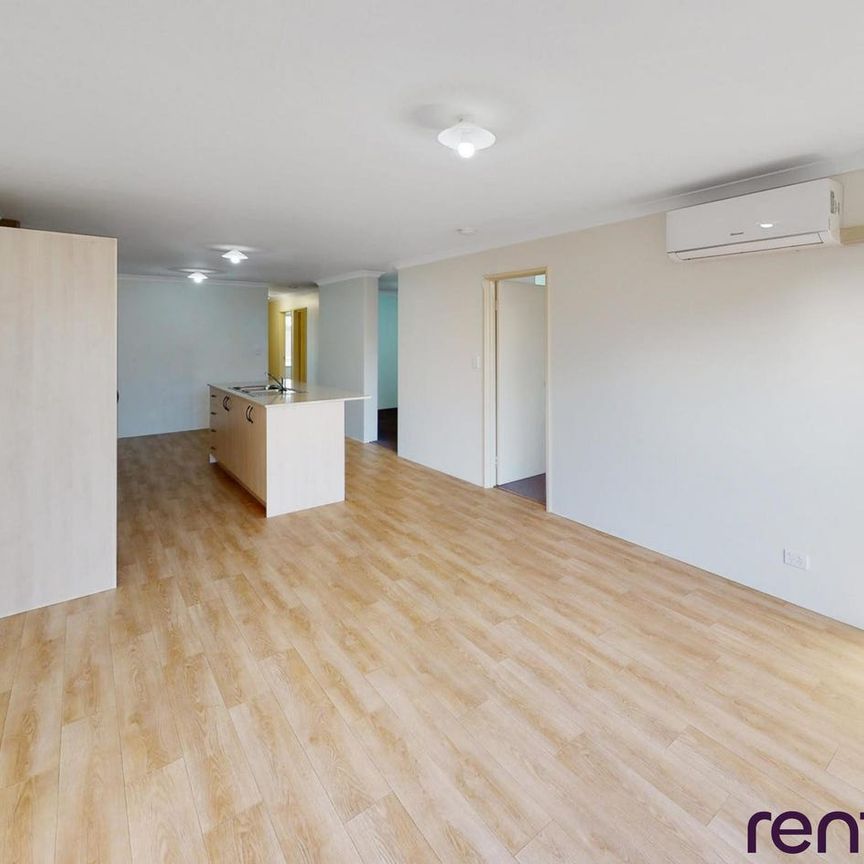 IMMACULATE & LOW MAINTENANCE - Photo 1