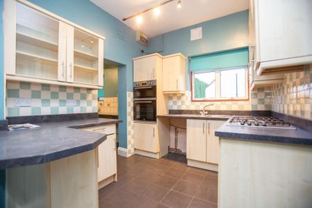 3 bedroom semi-detached house to rent - Photo 5