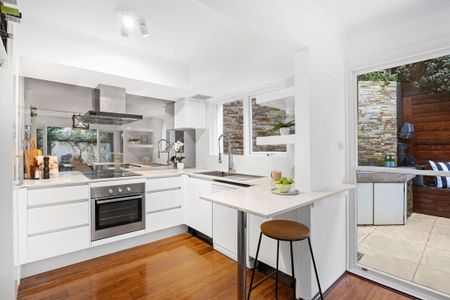 Private Three Bedroom Townhouse in the Heart of Cammeray - Photo 4