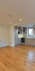 Woking, Surrey, GU21 - Photo 4