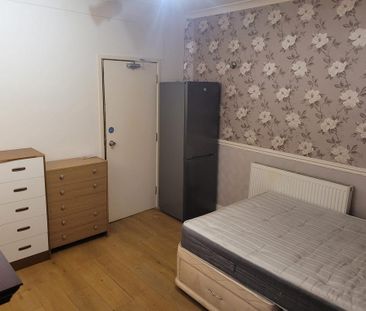 1 bedroom house of multiple occupation to rent - Photo 3