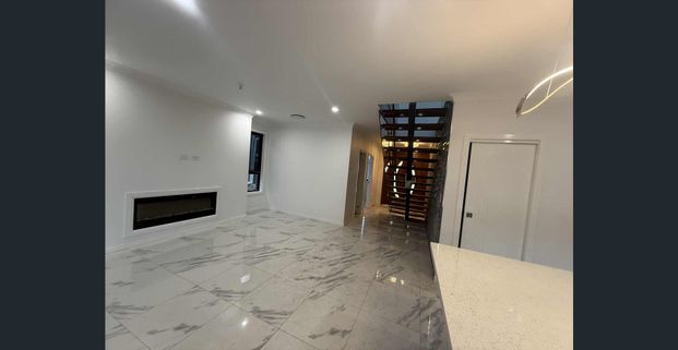 5 Bedrooms Brand New House for Rent in Airds - Photo 1