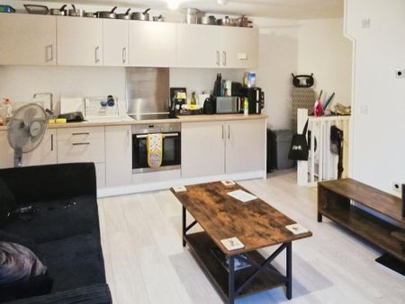 2 bedroom end of terrace house to rent - Photo 2