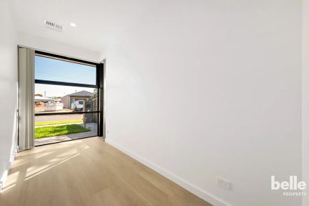 33 Selkirk Avenue, - Photo 2