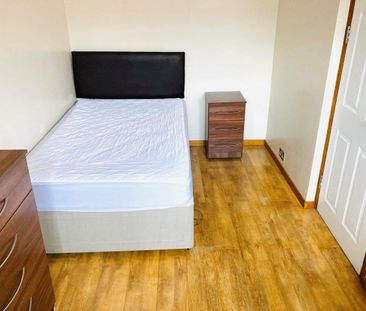 3 Bed End Terrace, Dupont Road, SW20 - Photo 6