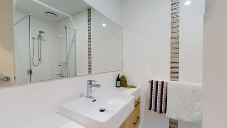 Live in Luxury - Photo 5