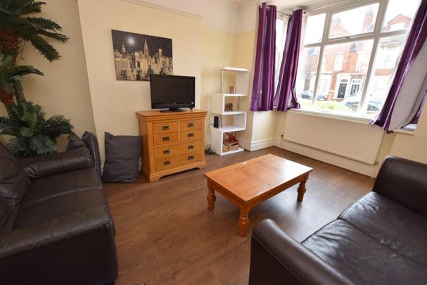 4 bedroom terraced house to rent - Photo 1