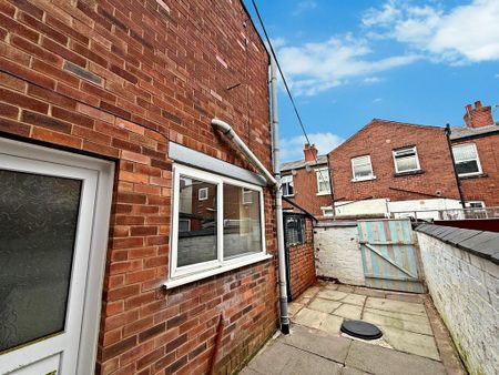 3 bedroom terraced house to rent - Photo 4