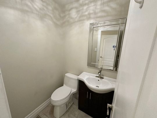 For Lease - 102 Hazelwood Drive, Newmarket, Ontario - Photo 1