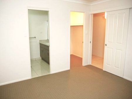 30 Scrubwren Circuit, Bohle Plains QLD 4817 - House For Rent | Domain - Photo 2