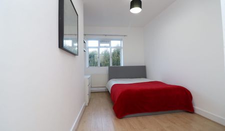 Padstow House Three Colts Street London E14 - Photo 2