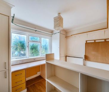 4 bedroom detached house to rent - Photo 2