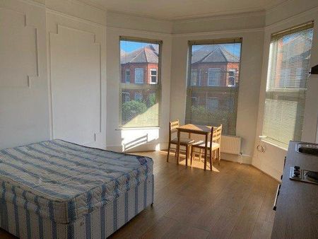 Studio to rent - Photo 2