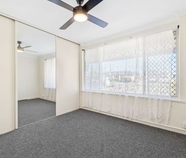 Family Home with Pool, Solar Power & Spacious Living - Photo 3