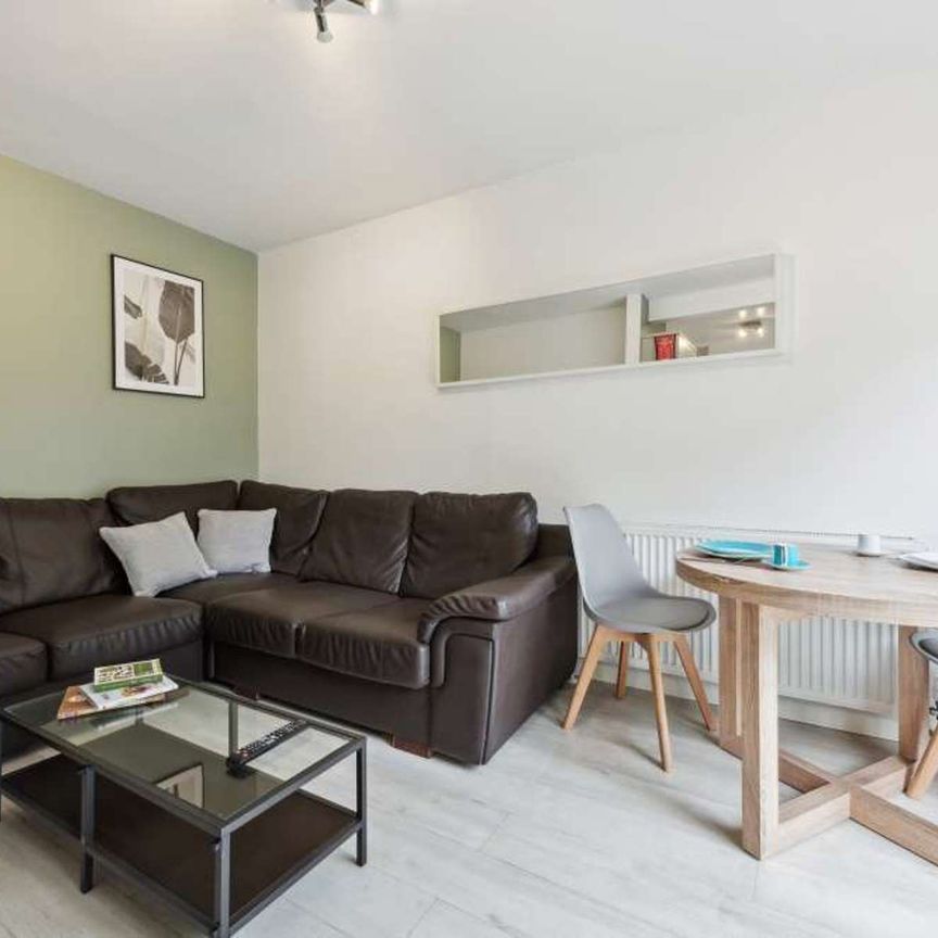 🫧We are Pleased To Offer This Well Maintained And Clean Property, Situated In The Highly Sought After Residential Area Of Deeds Grove🫧 Room 2 - Photo 1