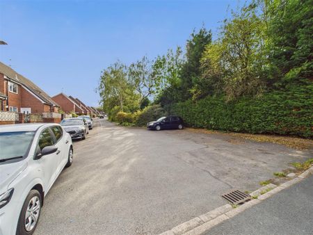 2 bedroom Maisonette to rent - Photo 3