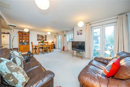 2 bedroom flat to rent - Photo 4