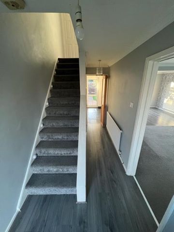 3 bedroom flat to rent - Photo 5