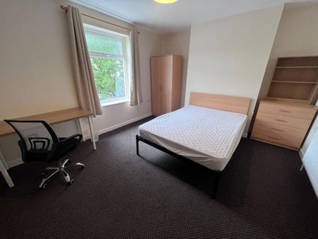 6 bedroom terraced house to rent - Photo 4