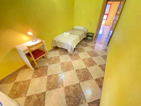 Calle del Cabo Machichaco, Madrid, Community of Madrid 28053 - Photo 2