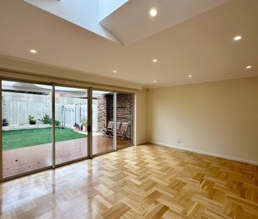 ARCHITECTURALLY DESIGNED TOWNHOUSE IN THE MCKINNON SCHOOL ZONE - Photo 4