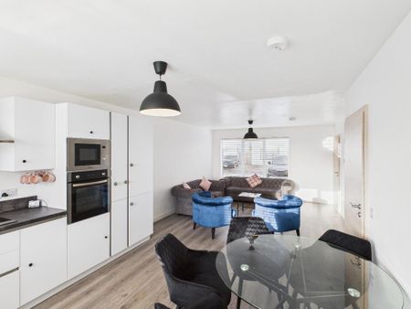 3 bedroom semi-detached house to rent - Photo 3