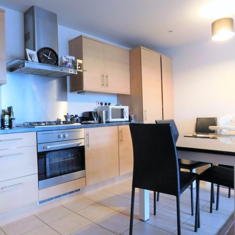 2 bedroom flat to rent - Photo 1