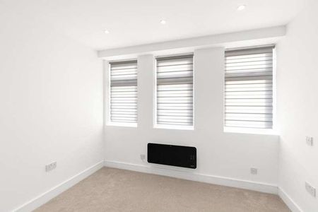 London Road, Sittingbourne, Kent, ME10 - Photo 2