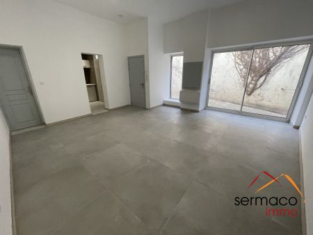 Studio rénové au RDC avec cour privative - Photo 2