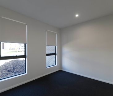Spacious & Modern 6-Months-Old 5-Bedroom Duplex in Prime Oran Park ... - Photo 2