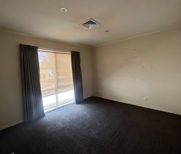 Generous 2 bedroom unit. - Photo 4