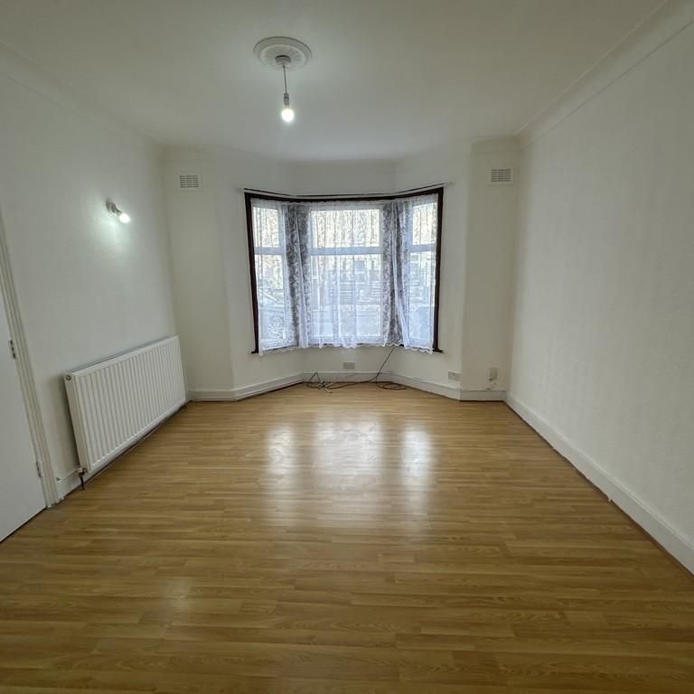 5 bedroom end of terrace house to rent - Photo 1