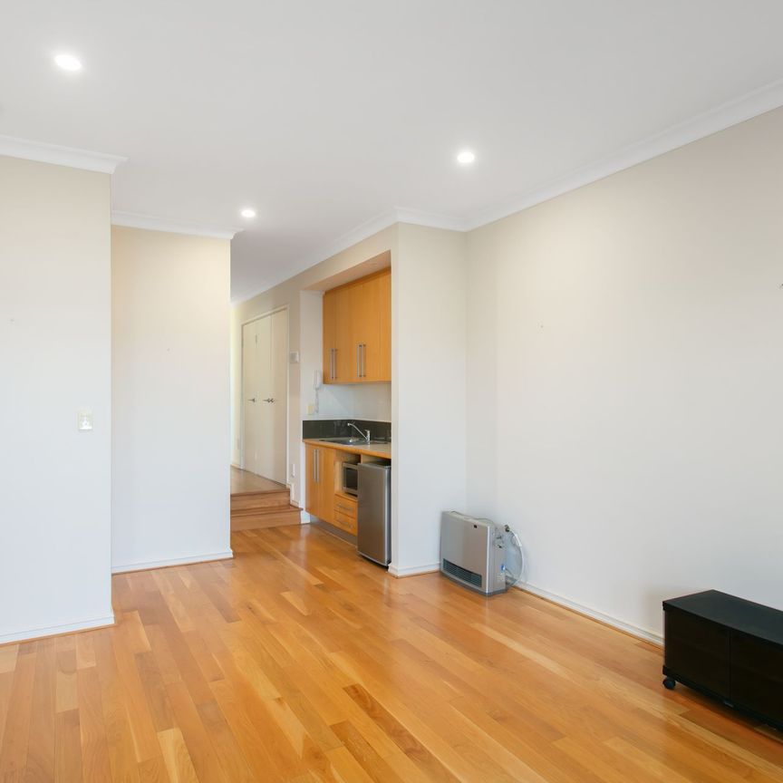 8A Victoria Avenue, Claremont. - Photo 1