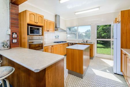 UNFORGETTABLE 1980'S CLASSIC HOME - Photo 5