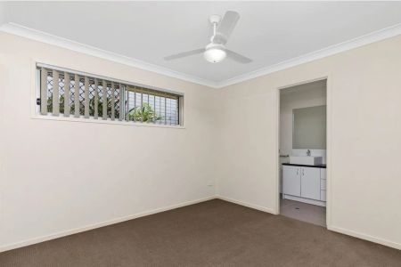 33 Violet Street, Wynnum. - Photo 4