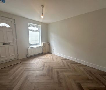 3 bedroom end of terrace house to rent - Photo 3