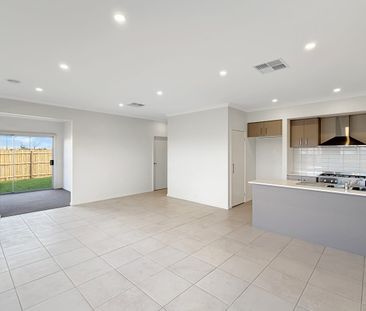 🏡 Brand New 4-Bedroom House in Eynesbury - $365 per week - Photo 3