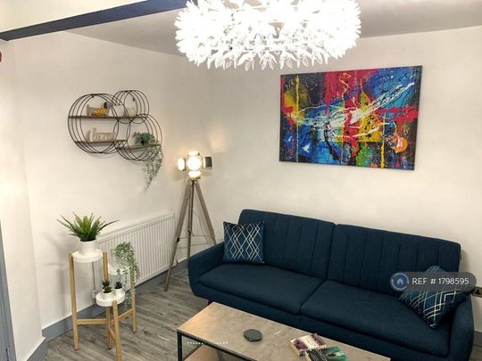 1 bedroom in a house share to rent - Photo 1