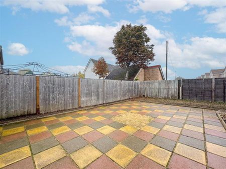 2 bedroom semi-detached bungalow to rent - Photo 2