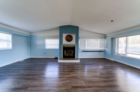 For Lease - 15 Willow Street, Wasaga Beach, Ontario - Photo 5