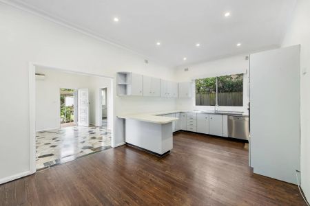 Charming, Character-Filled spacious home - Photo 2