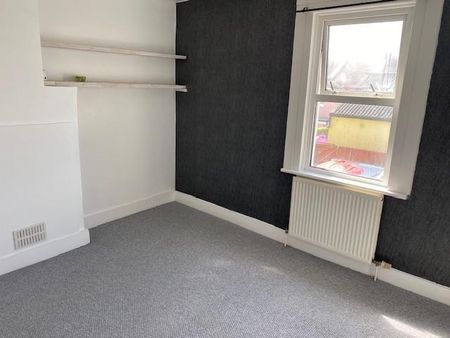 2 bedroom end of terrace house to rent - Photo 3