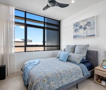 Rare Split-Level Apartment With Study - Photo 3