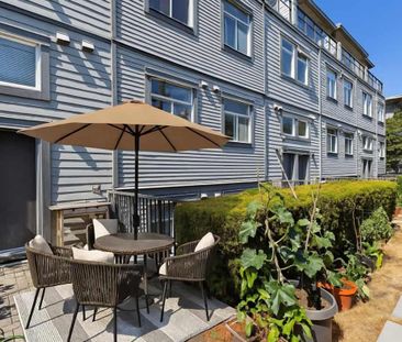 204-5632 Kings Road, Vancouver - Photo 1